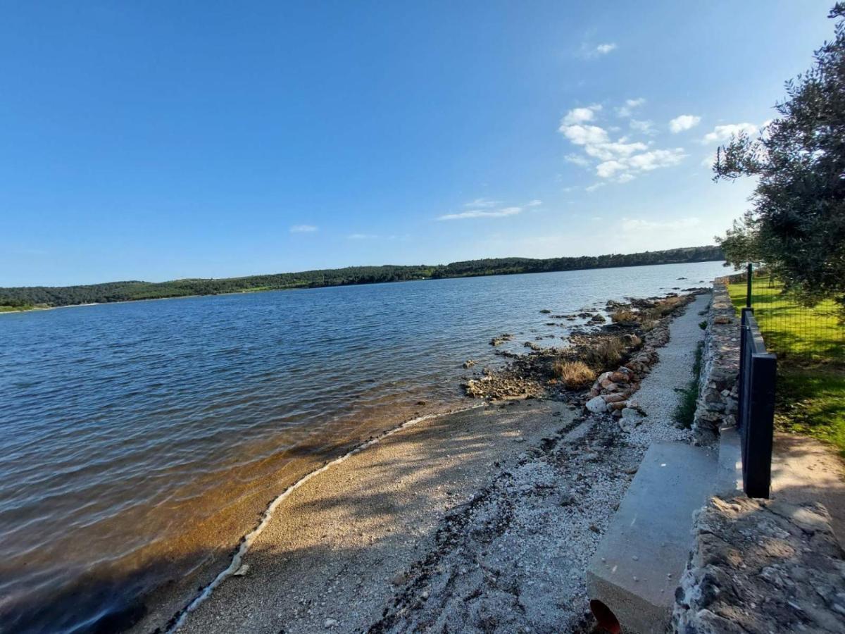 Beach House Ive With Jacuzzi, Pool, Playground And Bbq In An Olive Grove With A Beach, Pomer - Istria Extérieur photo