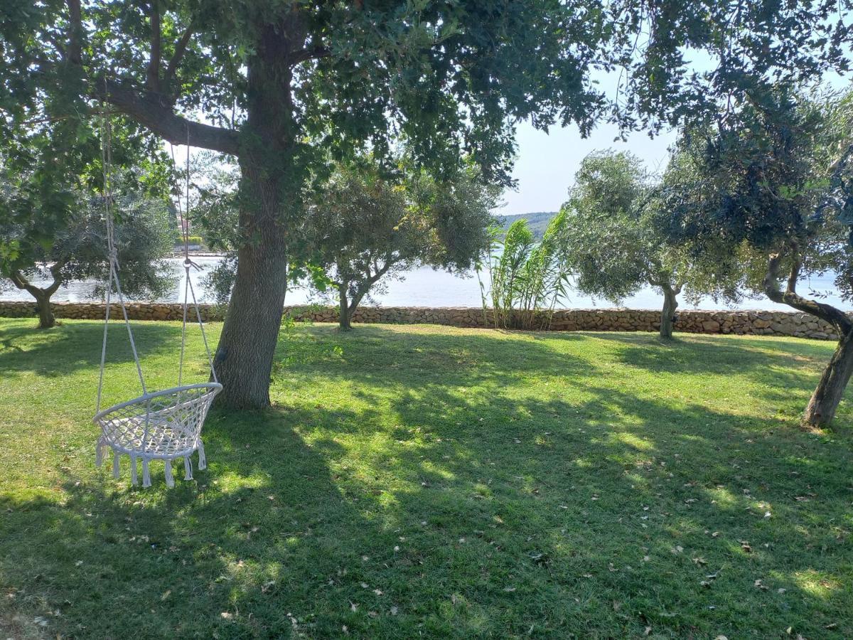 Beach House Ive With Jacuzzi, Pool, Playground And Bbq In An Olive Grove With A Beach, Pomer - Istria Extérieur photo