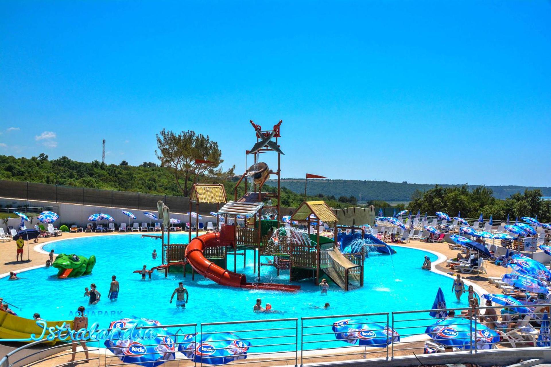 Beach House Ive With Jacuzzi, Pool, Playground And Bbq In An Olive Grove With A Beach, Pomer - Istria Extérieur photo