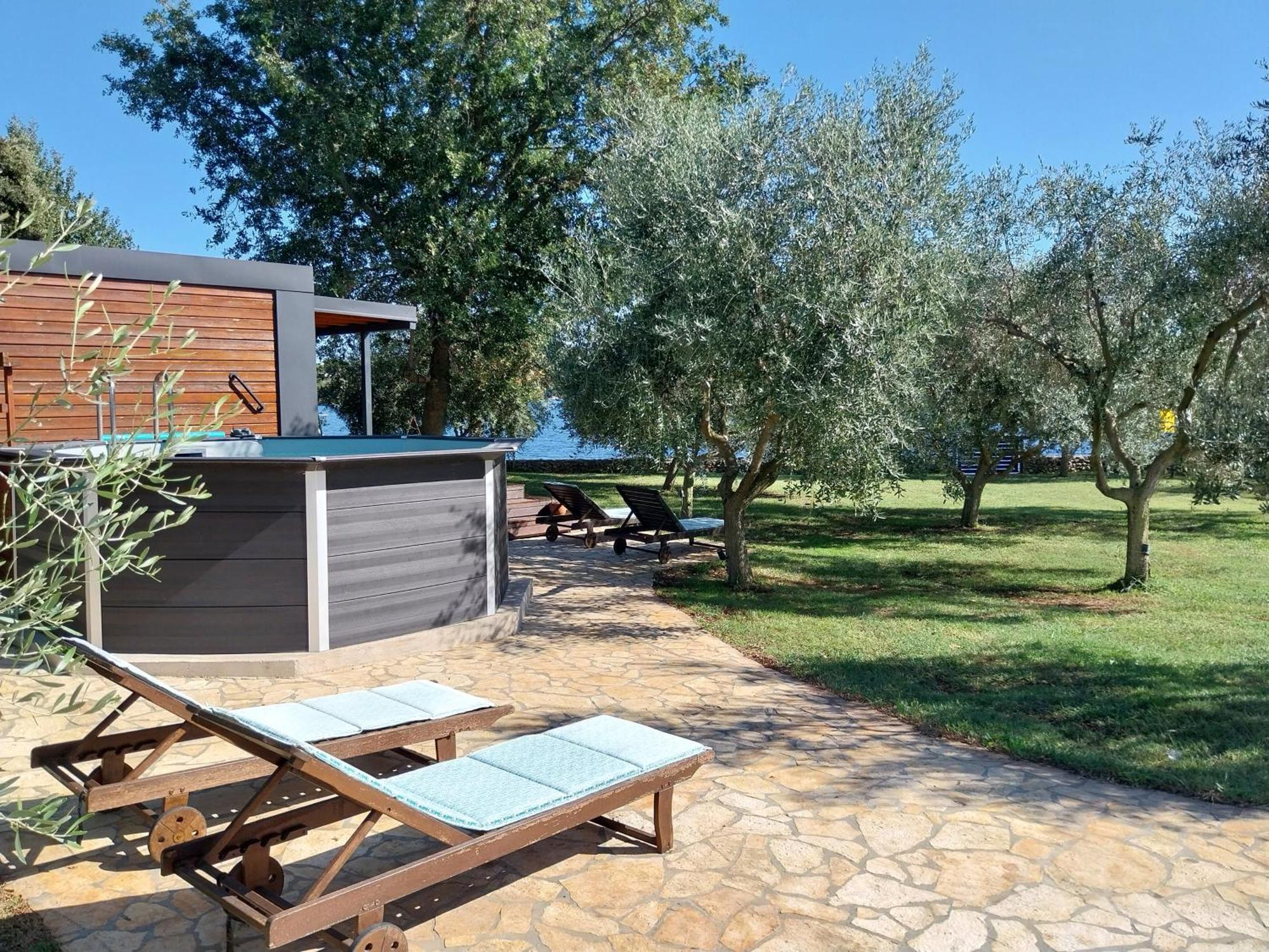 Beach House Ive With Jacuzzi, Pool, Playground And Bbq In An Olive Grove With A Beach, Pomer - Istria Extérieur photo