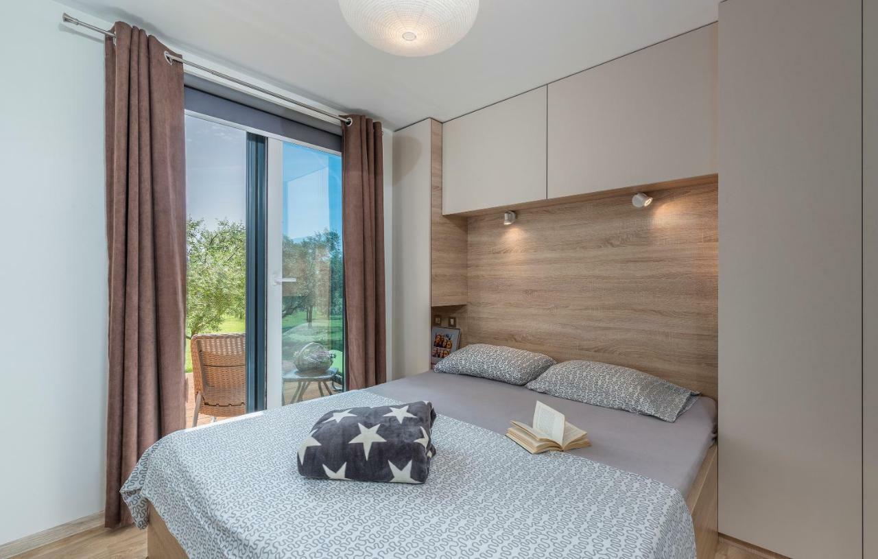 Beach House Ive With Jacuzzi, Pool, Playground And Bbq In An Olive Grove With A Beach, Pomer - Istria Extérieur photo
